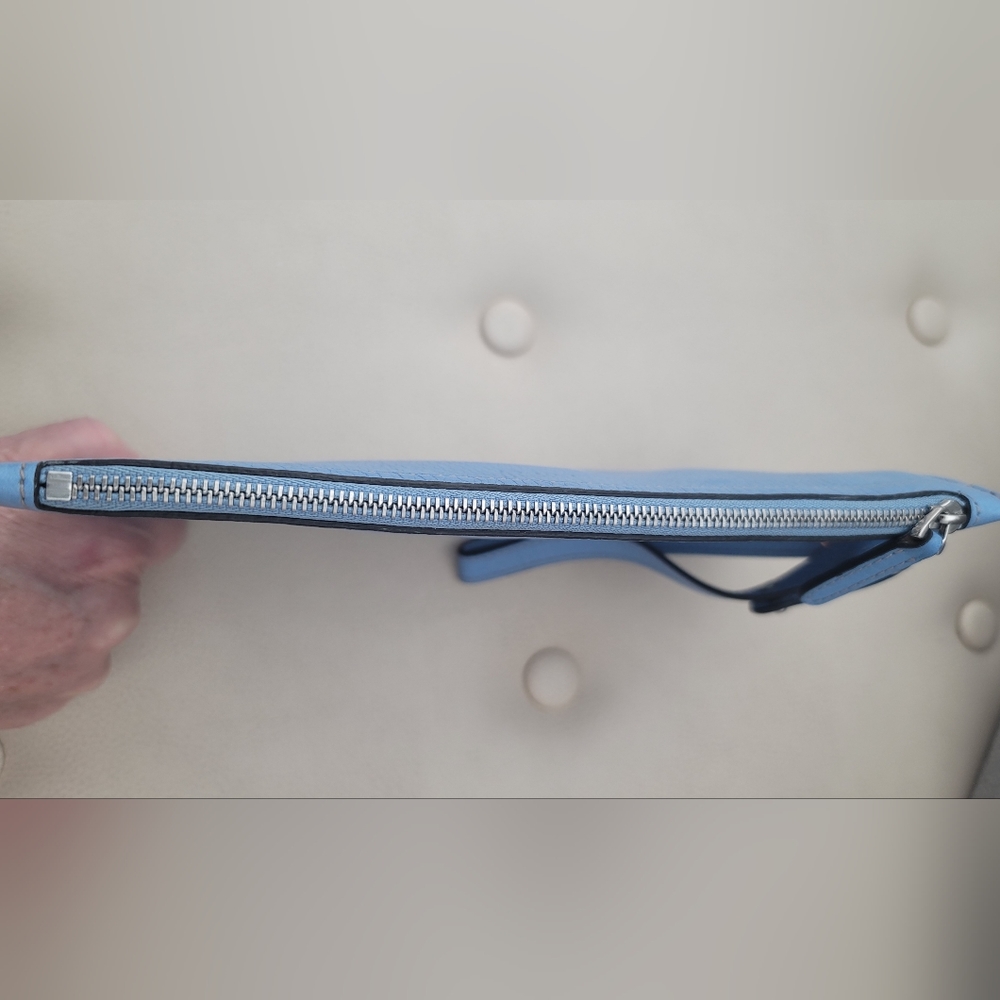 Authentic Gucci powder blue wristlet - Picture 7 of 8